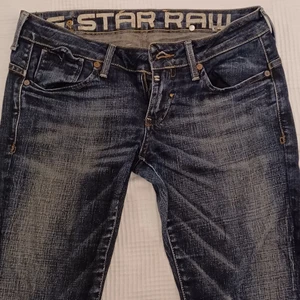 Low rise jeans  - Snygga g-star jeans. Dark wash och low rise. Sitter helt ok på mig som har storlek 37 i jeans, passar nog bra från 36-38. Meddela för detaljer om storlek&mått. Bra kvalitet, inget större slitage bortsett från att den saknar en knapp och har en skadad dragkedja på en av bakfickorna. Lite baggy. Köpta för originalpris 1099kr, så synd att jag inte använder dem ): Möts gärna upp ♡