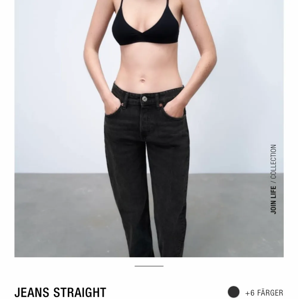 Säljer dessa as snygga Zara jeans som var slutsålda förut! Jeansen är midrise och orginal priset ligger på 359 men säljer därför för 200 kr❤️(SÄLJER SAMMA JEANS I MÖRKLBLÅ OCKSÅ!!) Storlek: 34. Jeans & Byxor.