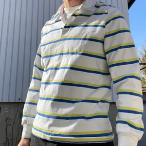 Weekday skjorta - Sitter som oversize. Strl L och använd en gång.