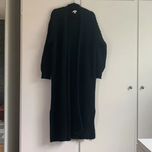 Long cardigan - Har lite knutar men går att ta bort Knappt haft på