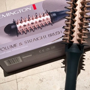 Remington - Säljer min remington volume and straight brush som jag vet att Molly brukade använda för att fixa håret 