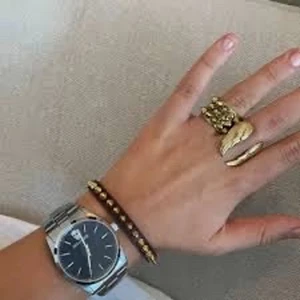 Edblad armband - Skit snyggt Edblad armband i vinrött🤩 en nit från armbandet har lossnat, men inget som man tänker på!