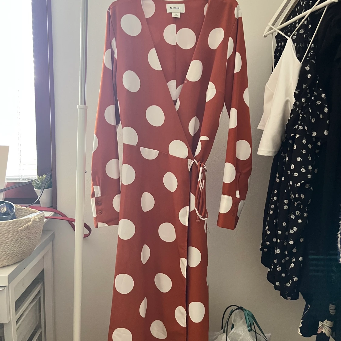 Prickig omlottklänning  - 90