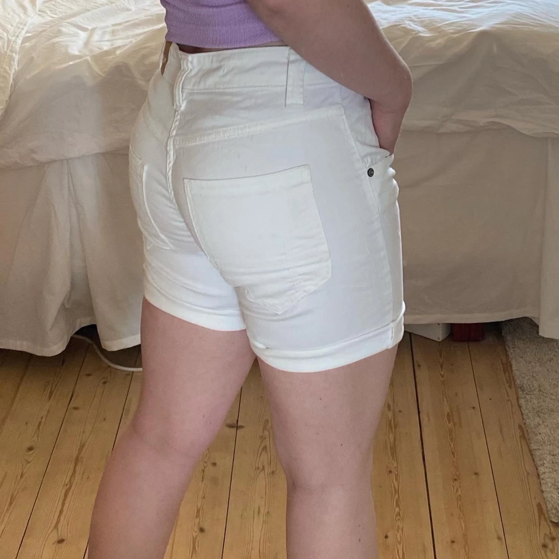Långa vita shorts  - 91