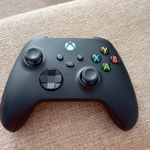 Xbox One s/x kontroll - Som ny knappt använd behöver inte skriva mer bara starta och köra.