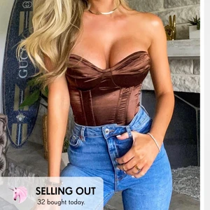 Korsett i ljusbrun - Jag säljer min helt nya prettylittlething topp då jag råkade köpa två likadana färger. Storlek 34/36, köpte in för 250 säljer för 200kr 💗