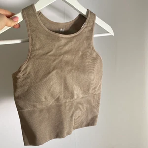 Träningstopp - Ribbad träningstopp från H&M, Storlek S, frakt tillkommer