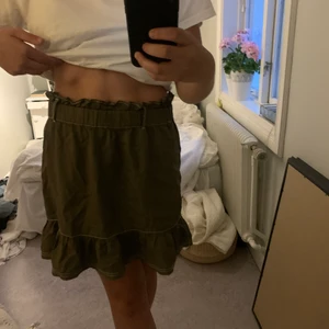 Volangkjol strl s - Säljer denna fina volangkjol som är köpt utomlands💕💕strl s