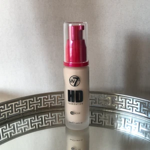 Foundation / W7 / High Definition / OÖPPNAD - Oöppnad