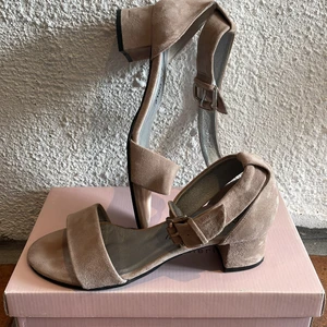 Debbie ballerinas Klackskor - Debbie ballerinas klackskor använda ett fåtal gånger och i storlek 38.