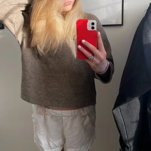 Zara tröja  - Nu säljer jag denna superfina tröja som kommer ifrån zara! Den är superfin nu till sommaren men passar bra till andra årstider också 💕 den är nyköpt och superbra skick, säljer därav att jag inte fått någon användning för den 🥰 skriv privat om ni har frågor eller vill köpa