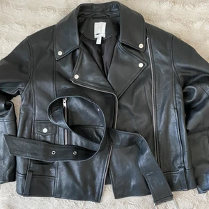 Bikerjacka - Nypris 1600 men säljer för 350❤️ Aldrig använt, äkta läder✨