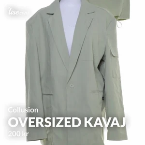 Oversized kavaj  - 💚En otrolig mintgrön kavaj med små vita ränder från collusion. Köpt på sellpy tillsammans med byxan (som jag inte säljer) för 470kr. Storlek L och sitter oversized på mig som har S. Sjukt ball! Pris kan diskuteras. Köparen står för frakten.💚