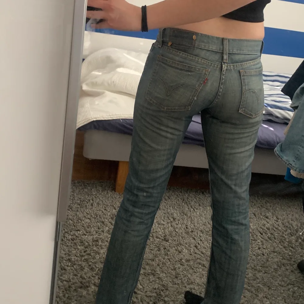 Intressekoll på mina jeans från Levis! Säljer vid ett bra pris🥰. Jeans & Byxor.