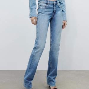 Super snygga zara jeans i raka modellen (medelhög midja) i storlek 40