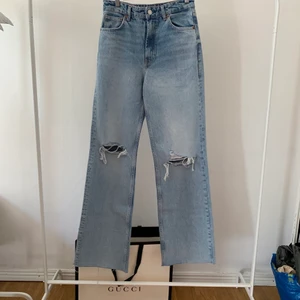 Zara jeans  - Zara jeans i storlek 38 (helt nya!!) säljer för 150kr 👖