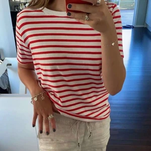 Randig T-shirt - Snygg T-shirt från zara som aldrig kommit till användning!❤️ pris kan diskuteras 