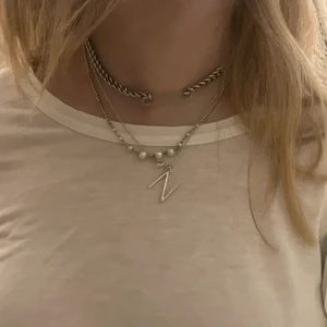 Halsband  - Så fin kedja ifrån Brandy Melville! Men har sett liknande på tex Maria Nilsdotter❣️Väldigt fin till andra smycken!! Jättebra skick❤️‍🔥❤️‍🔥❤️‍🔥