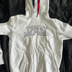 Tommy Hilfiger - Hoodie - NYPRIS: 1499kr