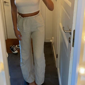 Linnebyxor - Såå snygga linnebyxor från Mango! Funkar både med och utan skärp. Storlek 34 men funkar för 36 också!