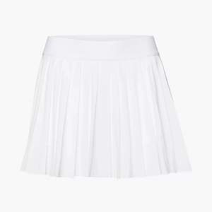 En tenniskjol från aritizia i storlek XS. Inbbygda shorts så den är inte genomskinlig. Aldrig använd & har prislappar kvar. Nypris 68$