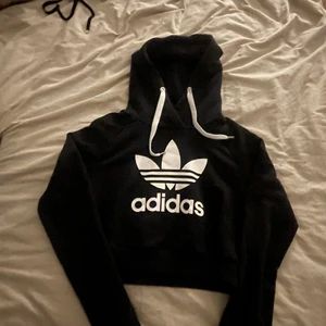  Krppad adidas hoodie storlek S - Andvänd fåtal gånger, bra skick