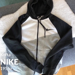 Nike kofta - Aldrig använt därav nyskick, hoppas denna fina kan hitta ett nytt hem och kommer till bättre användning.