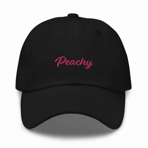 Peachy unisex caps - Peachy unisex caps. Helt ny och oanvänt. Designat själv.  290kr/ fri frakt ( spårbart)  finns i vit, svart och rosa. Följ mig på @lazybear_merch på instagram för mer information. 