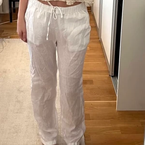 Linnebyxor - Vita linnebyxor från hm i storlek S 🤩(har inte fickor, första bilden är inte min)