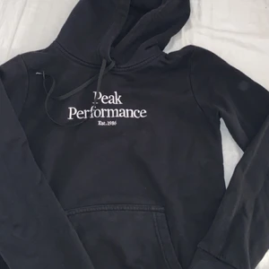 Peak Performance Hoodie  - Säljer min Peak performance Hoodie i storlek Xs, den är i jättefint skick. 