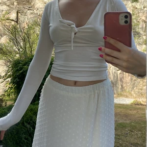 knyttopp  - köpt från secondhand men orginellt från ginatricot ☁️☁️strl XS men justerbar beroende på hur hårt man knyter