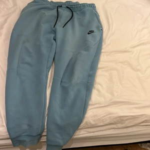 Nike  - Nike tecch, använda ett par gånger men är i bra skick