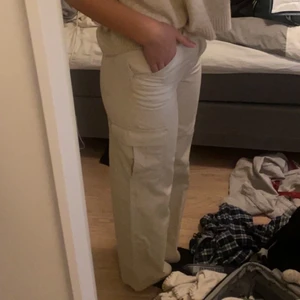 Cargobyxor - Helt nya cargobyxor strl 34 men passar även 36! Bud från 199, köpt direkt 399! 