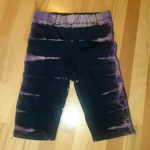 WEEKDAY Shorts/ cykelbyxor. Stretch. - Shorts/ cykelbyxor i Stretch. Slimfit. Märke: Weekday ! STL M. I Nyskick. 