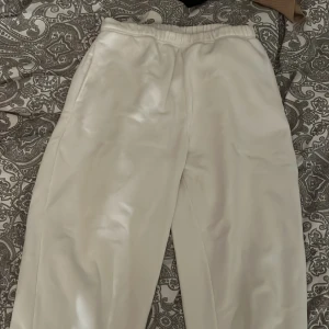 Mjukisbyxor - Vita mjukisar från gina, så sköna