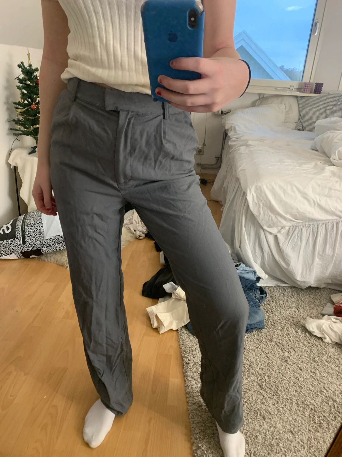 Gråa kostymbyxor  - 90