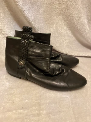 Boots strl. 38 - Använd ett tiotal gånger. Mörkblåa.