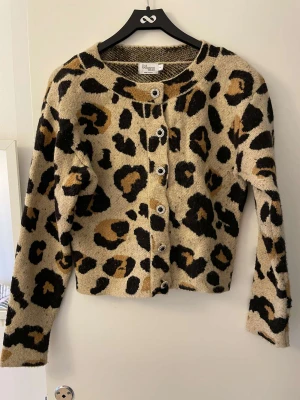 Leopard kofta storlek M - Leopard kofta storlek M