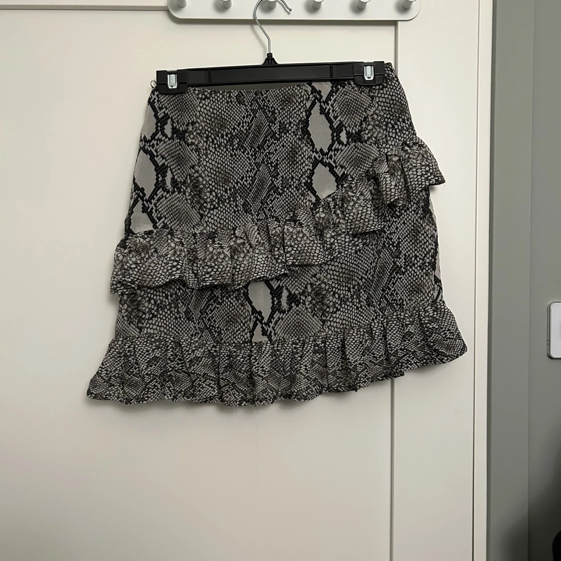 Volangkjol från Bikbok, strl. 36