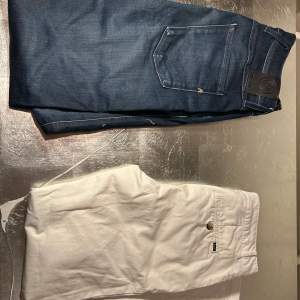 Raulph lauren chinos Storlek 30 waist 31 lenght 500kr  Replay jeans storlek 29 Waist 32 length 500kr   Vid köp av båda 750kr