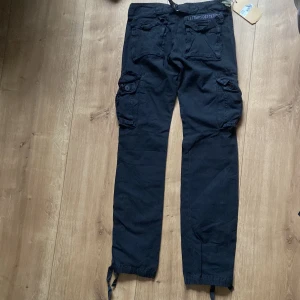 Low Rise Cargo - aldrig använda, lite tighta inte mycket, köpta i Bosnien!