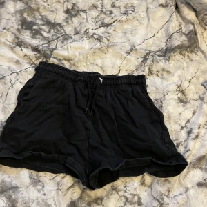 Shorts  - Shorts  Svarta  Lager 157 Strl. M