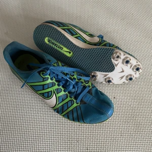 Spikskor - Nike strl 34 - Spikskor Nike Tracy and field storlek 34 Friidrott Måttligt använda