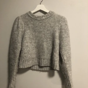 Stickad tröja  - Stickad tröja från Lindex stl xs i jättefint skick, knappt använd!💘 Nypris 399kr
