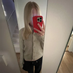 Hm kofta - Kofta från hm som endast är använd 1 gång💞så mjuk och stretchig, säljer för 190