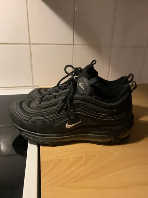 Nike air force 97 - Svarta Nike air force 97, stl 38,5