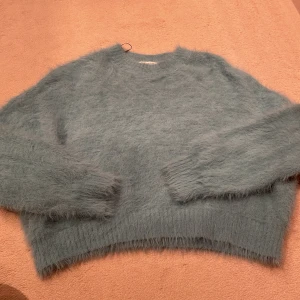 Fluffig blå tröja  - Varm och skön tröja