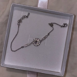 Armband  - Armband från Lily & Rose som aldrig har blivit använt