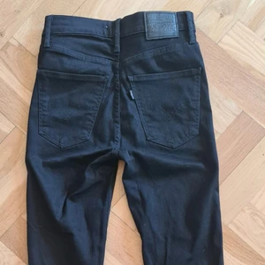 Levis jeans mile high super skinny - Storlek 25, mile high super skinny. Nypris 999:- endast testade hemma.