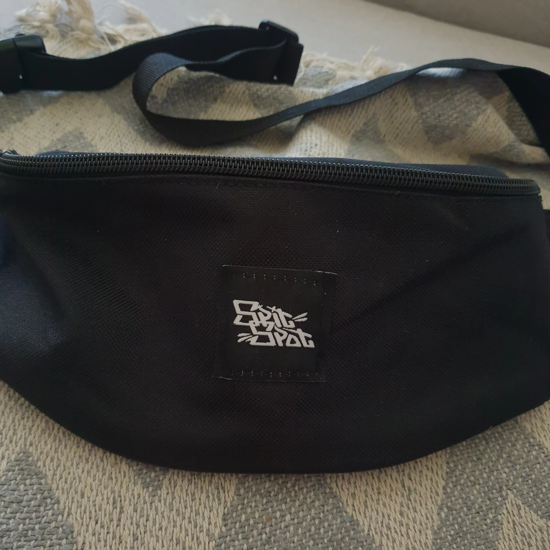 Svart bumbag fanny pack midjeväska  - 90